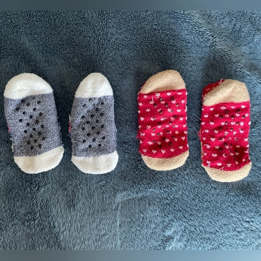 Two pairs f warm cozy sockss for little kids size 12-2 US